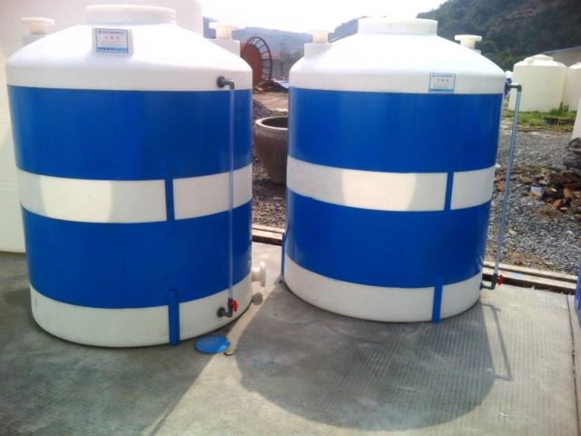 圆柱形塑料水箱维修